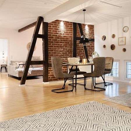 Jasta Homes Altstadt, Zentral, Ueberdachter Parkplatz, Netflix, Vollausstattung, Loft, Modern Und Komfort Hamelin Exterior foto