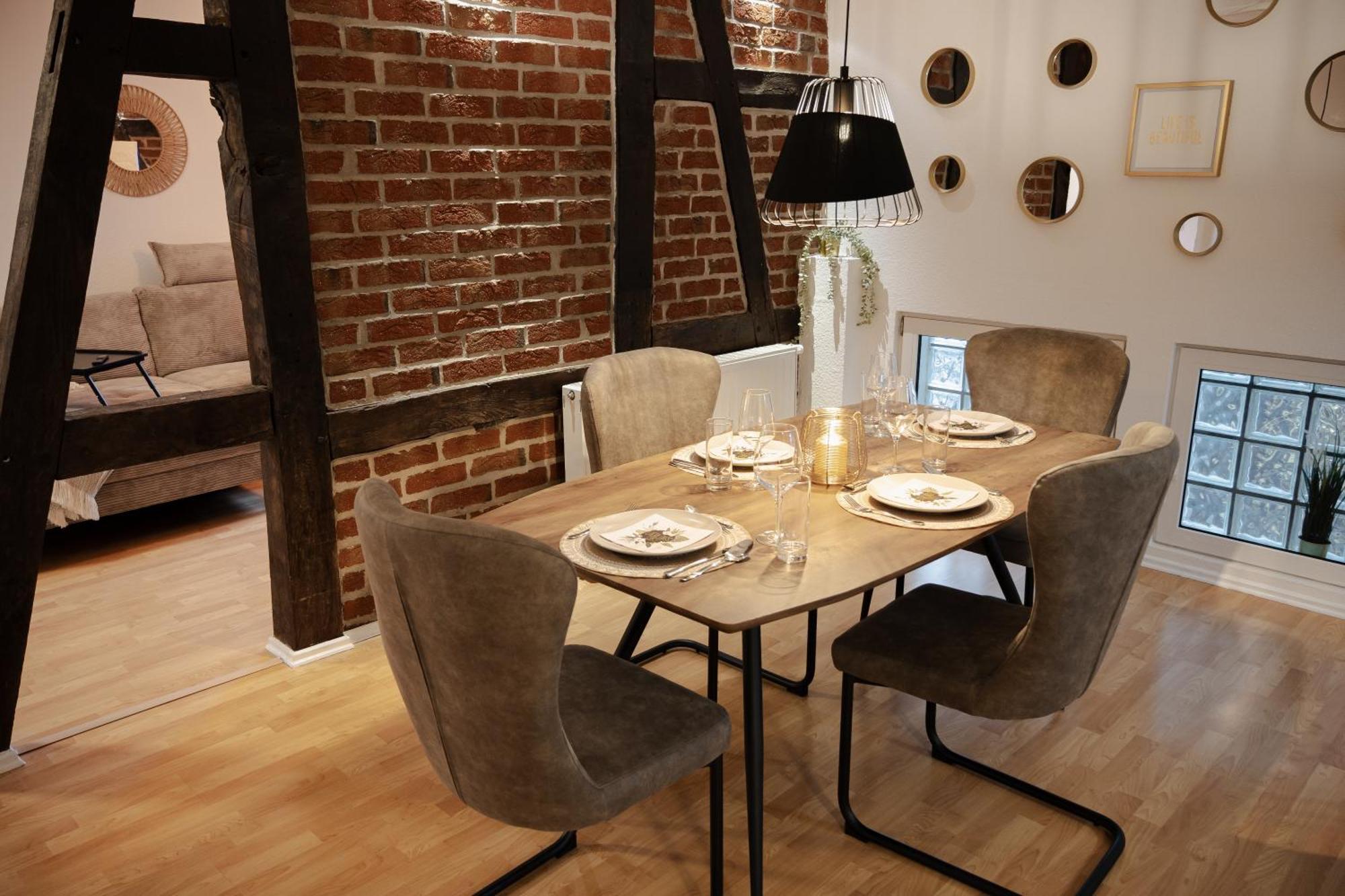 Jasta Homes Altstadt, Zentral, Ueberdachter Parkplatz, Netflix, Vollausstattung, Loft, Modern Und Komfort Hamelin Exterior foto