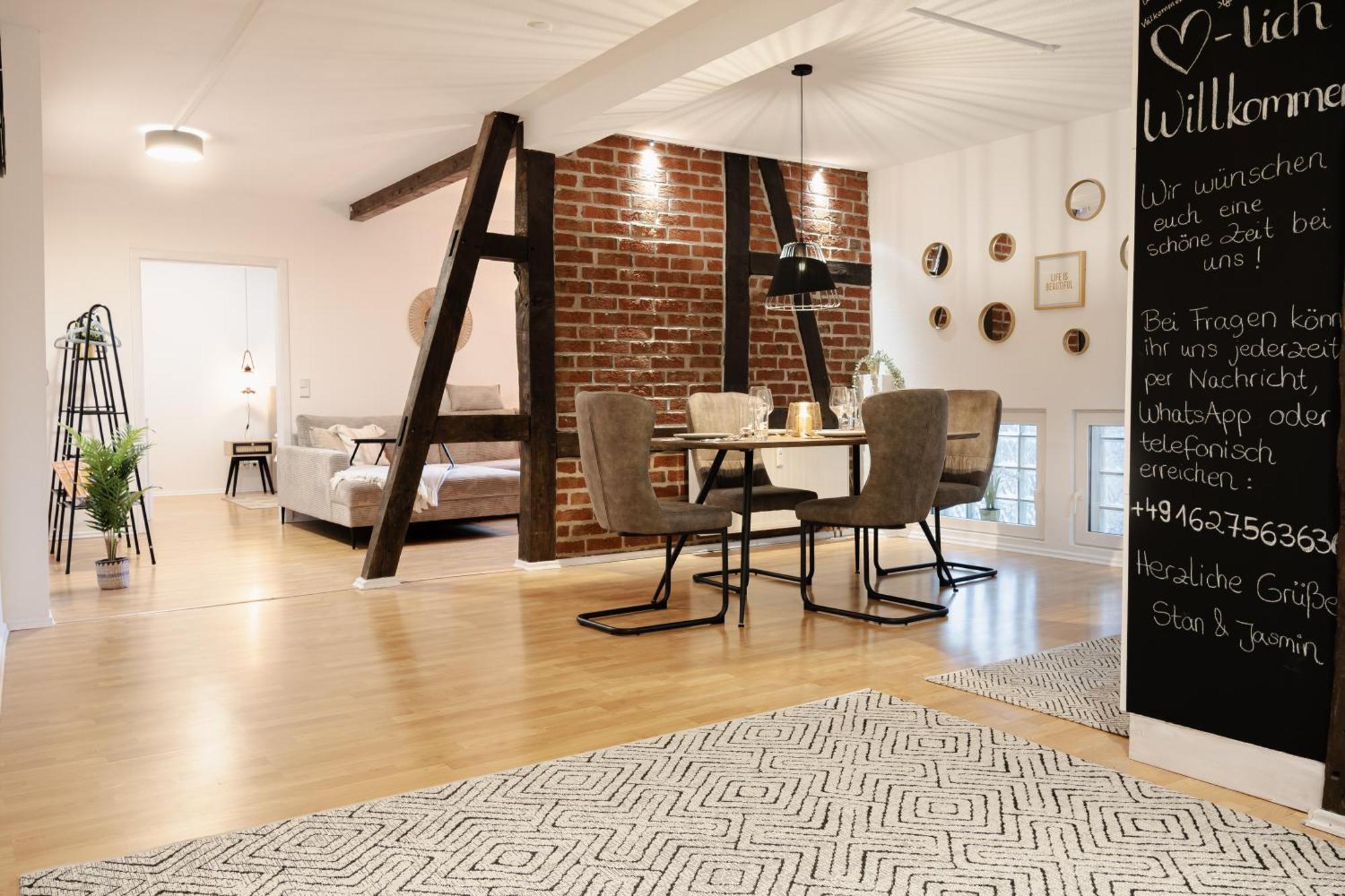 Jasta Homes Altstadt, Zentral, Ueberdachter Parkplatz, Netflix, Vollausstattung, Loft, Modern Und Komfort Hamelin Exterior foto